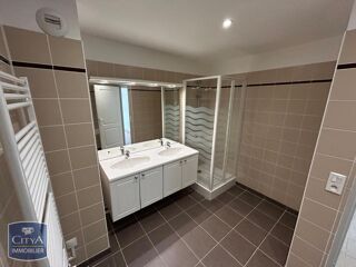  Appartement à louer 3 pièces 92 m²