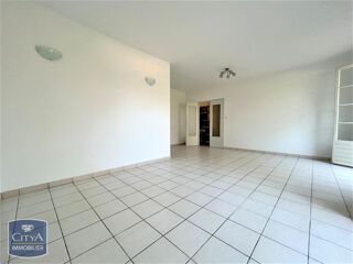  Appartement à louer 3 pièces 82 m²