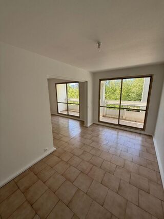  Appartement à louer 3 pièces 65 m²
