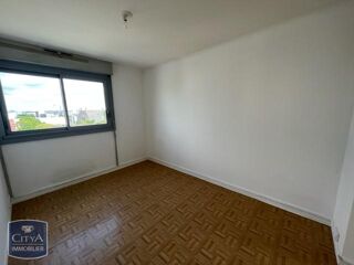  Appartement à louer 4 pièces 83 m²