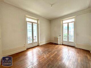  Appartement à louer 3 pièces 85 m²