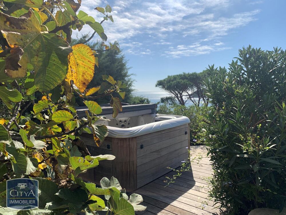 **À LOUER : Villa d'exception à Agay !** Découvrez cette....