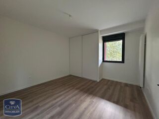  Appartement à louer 3 pièces 74 m²