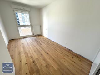  Appartement à louer 4 pièces 79 m²
