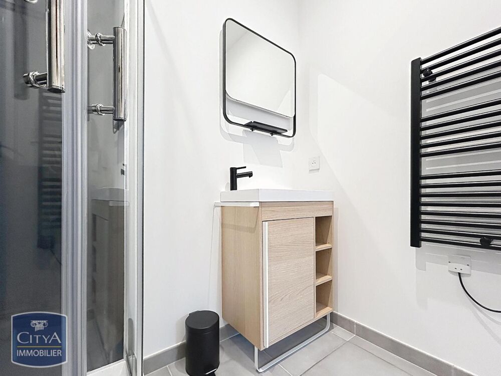 LOCATION NIMES - P2 MEUBLE - ENTIEREMENT RENOVE - CLIMAT....