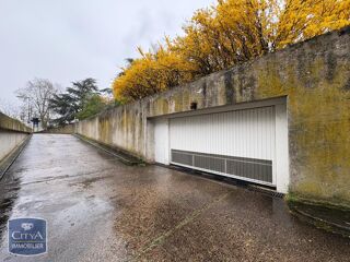  Parking / Garage à louer 