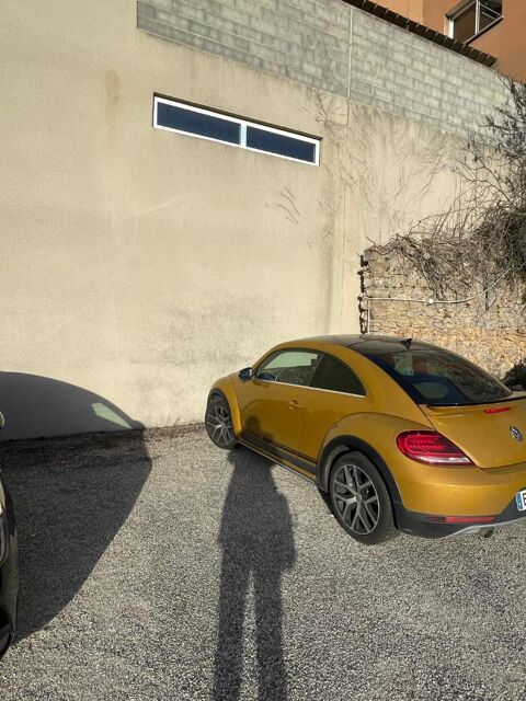  Parking / Garage  louer 10 m