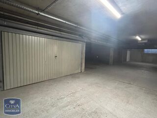  Parking / Garage à louer 