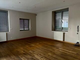  Appartement à louer 3 pièces 86 m²
