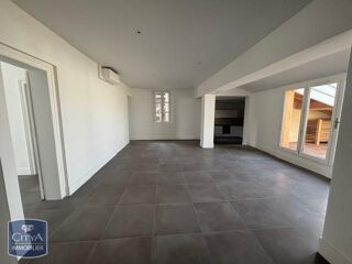  Appartement à louer 4 pièces 151 m²