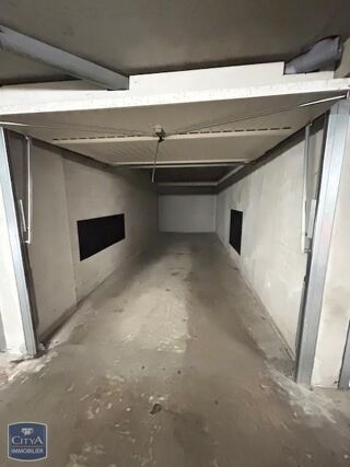  Parking / Garage à louer 