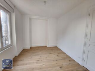  Appartement à louer 4 pièces 90 m²