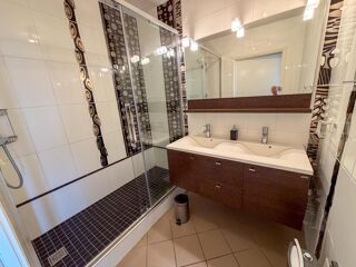 Appartement à louer 3 pièces 65 m²