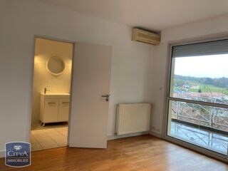 Appartement à louer 5 pièces 131 m²