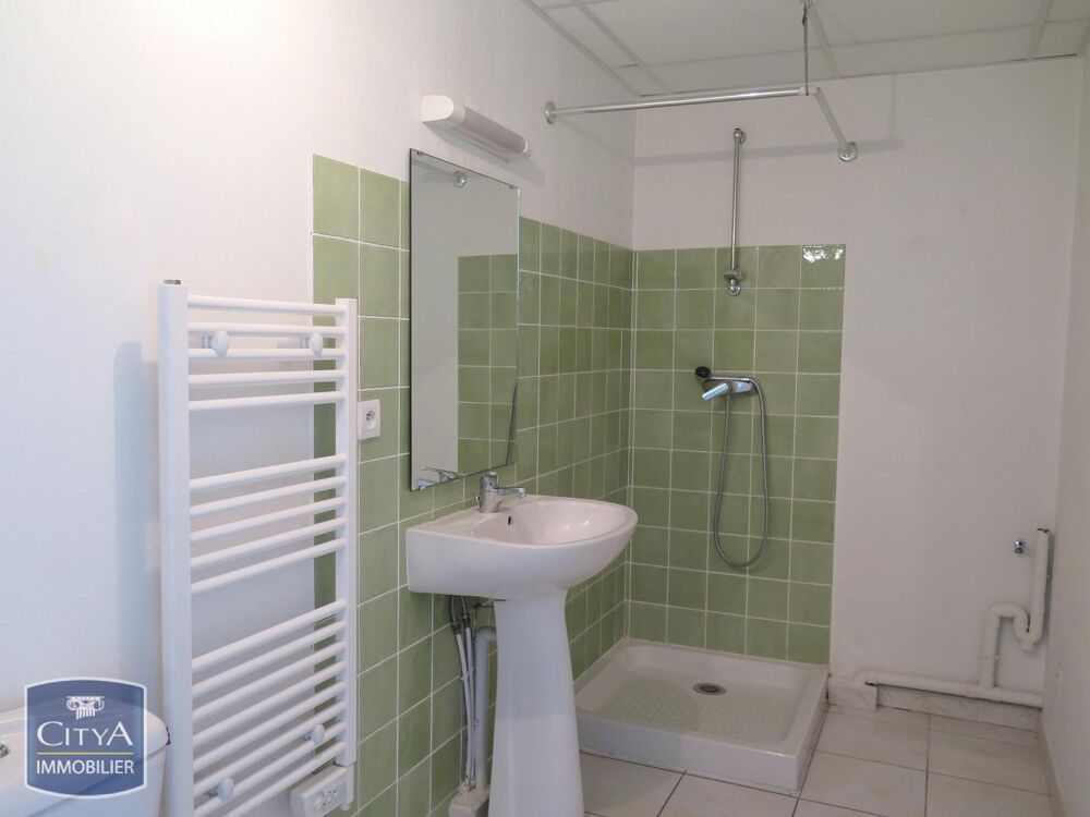 À LOUER : Appartement Studio à Nîmes, situé dans le quar....