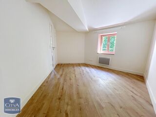  Appartement à louer 4 pièces 77 m²