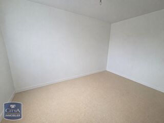  Appartement à louer 4 pièces 77 m²