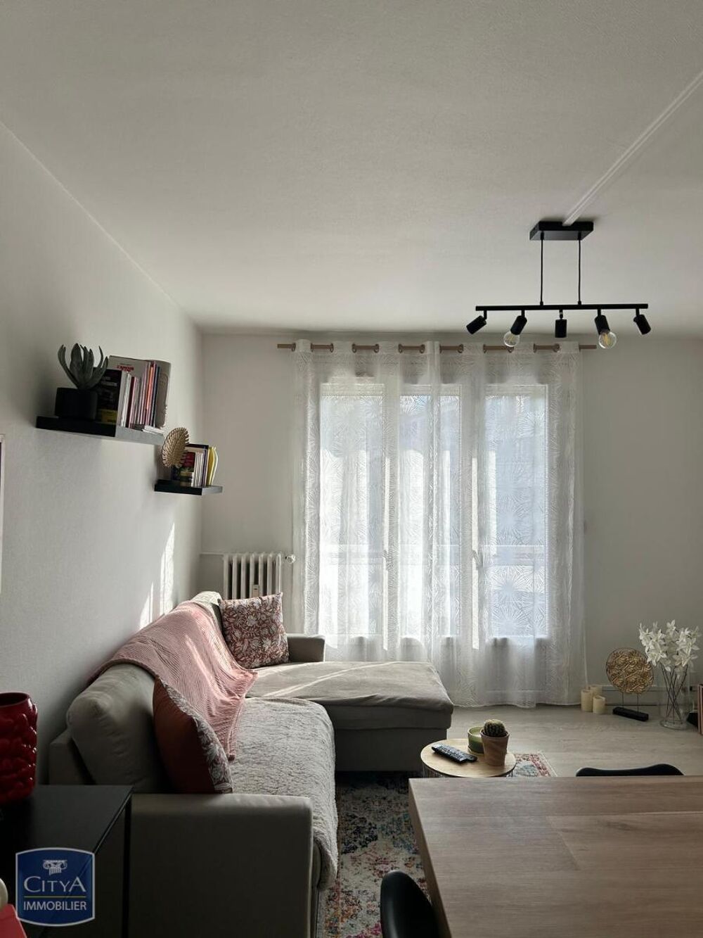 À LOUER : Appartement T3 situé à Saint-Étienne. Ce bien ....