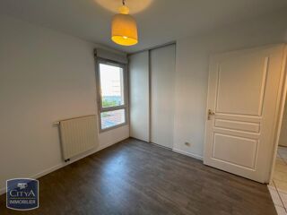  Appartement à louer 4 pièces 83 m²