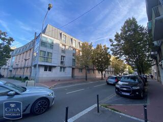  Parking / Garage à louer 