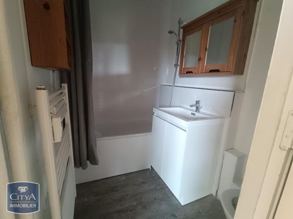 À LOUER :Appartement lumineux, idéalement situé dans un ....