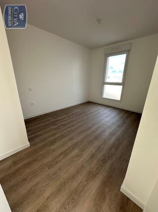  Appartement à louer 3 pièces 76 m²