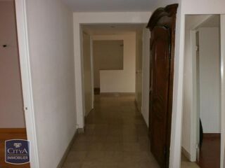  Appartement à louer 5 pièces 121 m²