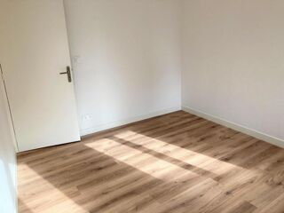  Appartement à louer 4 pièces 82 m²
