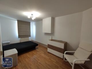  Appartement à louer 3 pièces 117 m²