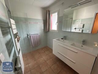  Appartement à louer 3 pièces 81 m²