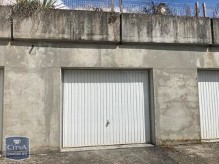  Parking / Garage à louer 20 m²