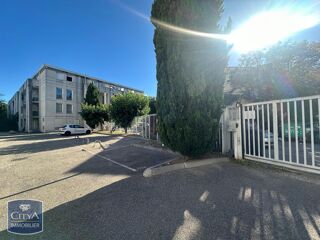  Parking / Garage à louer 