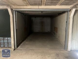  Parking / Garage à louer 