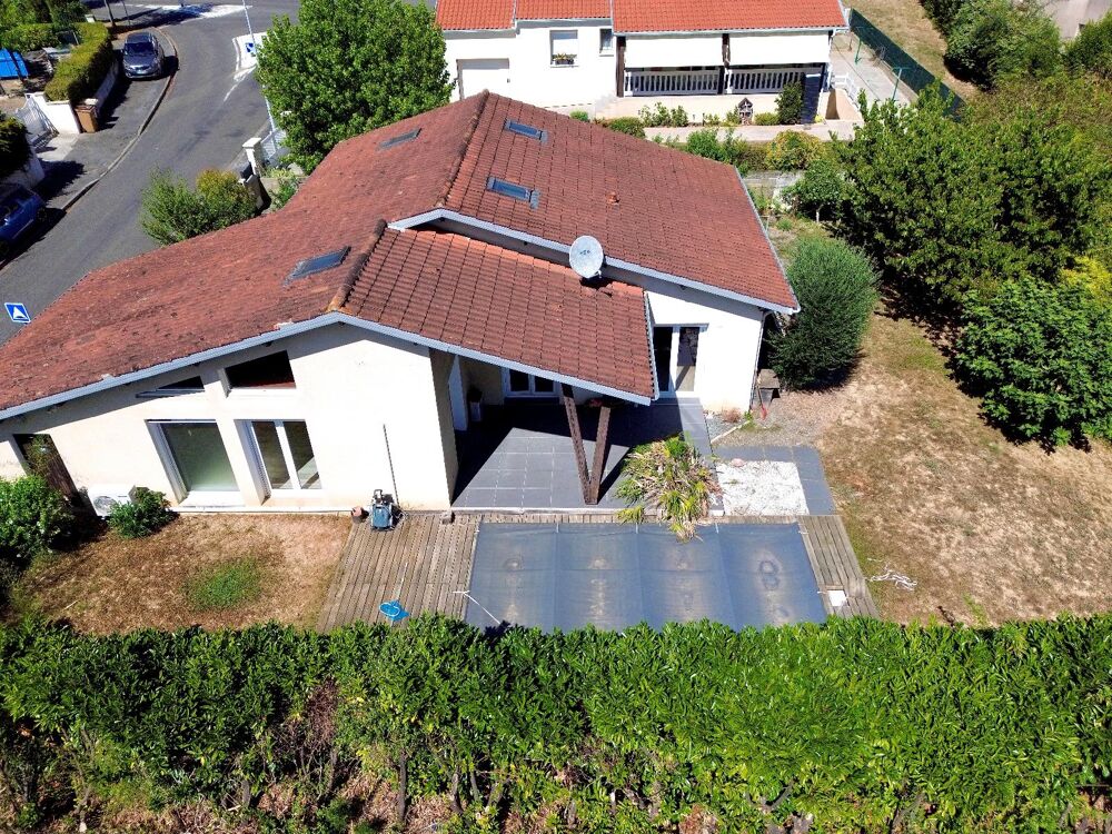 Maison contemporaine de plain-pied avec piscine - À Auch....