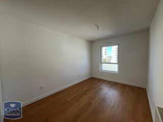  Appartement à louer 3 pièces 75 m²