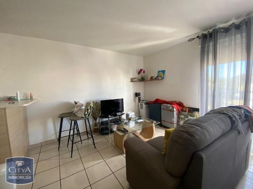À LOUER : Un charmant appartement T1 à ST PIERRE, Meublé....