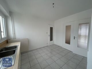  Appartement à louer 4 pièces 79 m²