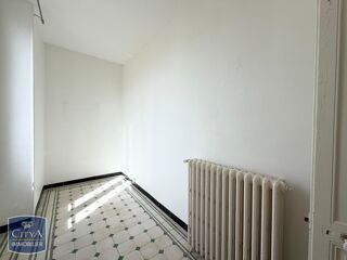  Appartement à louer 4 pièces 82 m² Nimes