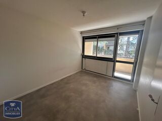  Appartement à louer 3 pièces 65 m²
