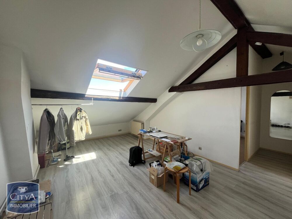 À LOUER : Appartement T2 au dernier étage à Reims** Situ....