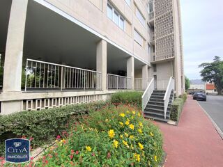  Parking / Garage à louer 
