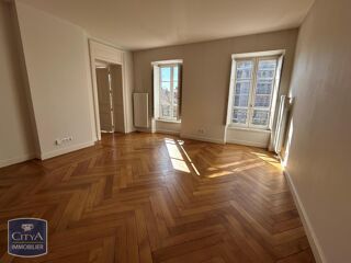  Appartement à louer 4 pièces 102 m²