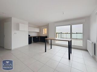  Appartement à louer 4 pièces 82 m²