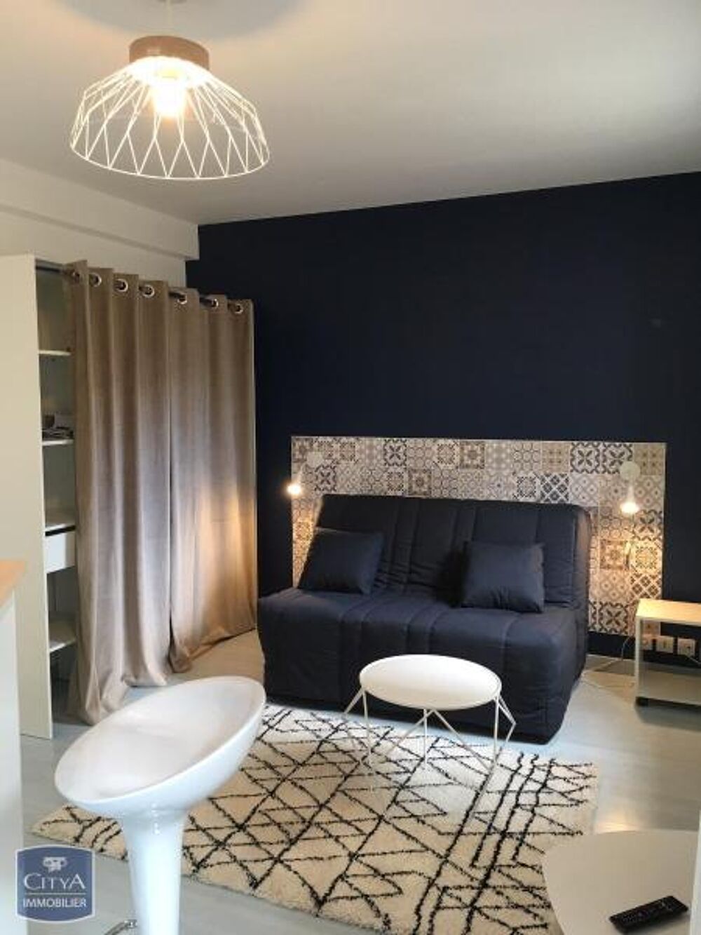 A LOUER T1 MEUBLE - NANTES CENTRE - RUE CHARLES BRUNELIE....