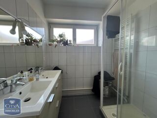  Appartement à louer 3 pièces 78 m²