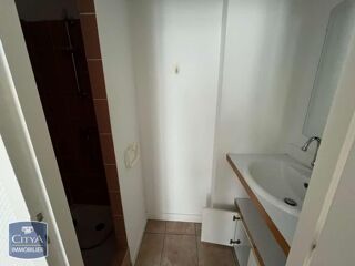  Appartement à louer 4 pièces 121 m²