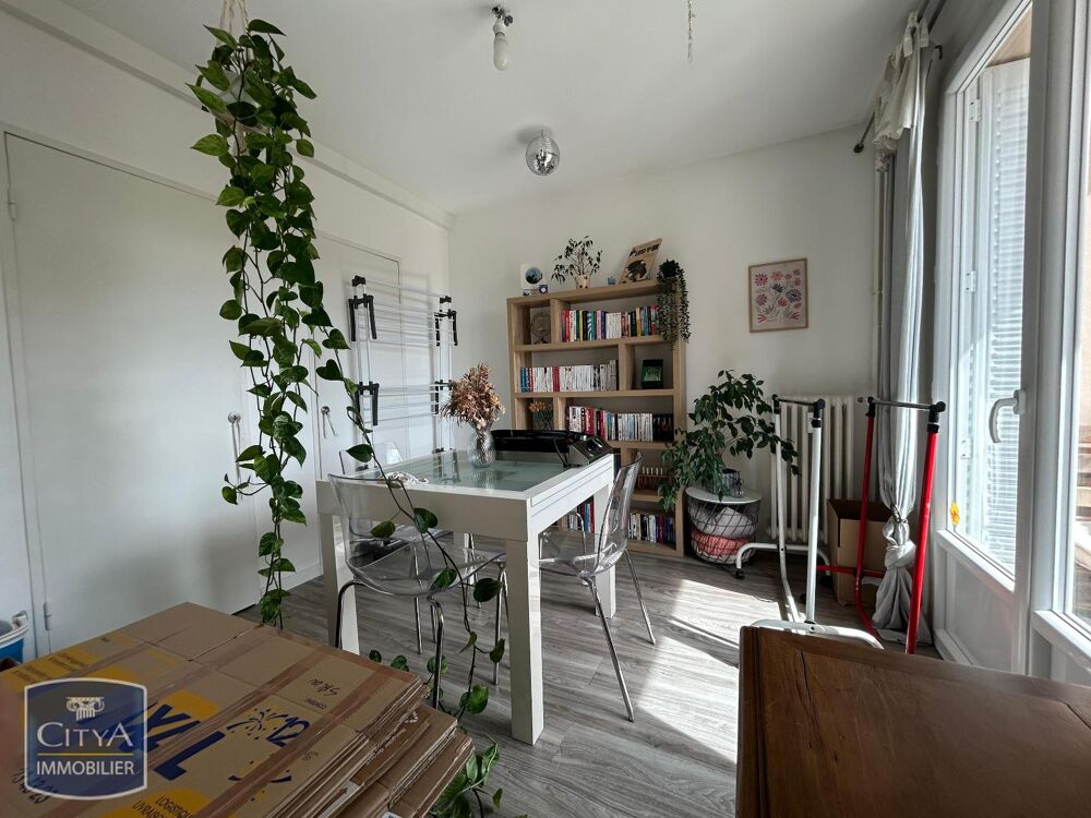 EXCLUSIVITE T4 MEUBLE AVEC BALCON- SECTEUR MAIRIE A loue....