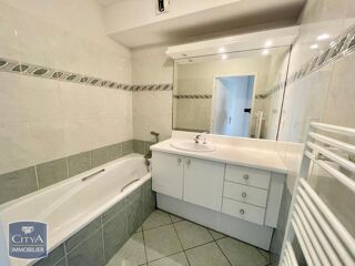  Appartement à louer 4 pièces 97 m²