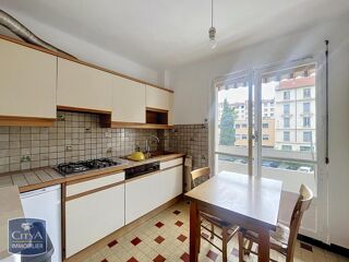  Appartement à louer 3 pièces 83 m²