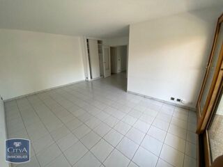  Appartement à louer 3 pièces 77 m²